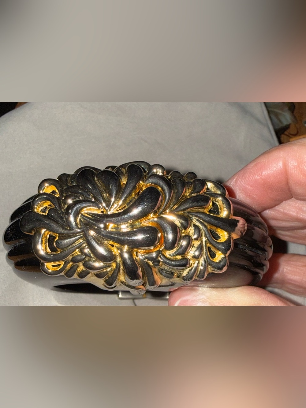 Vintage Inna Cytrine Paris Fleur Chrysanthemum Black Lucite Clamper Bracelet
